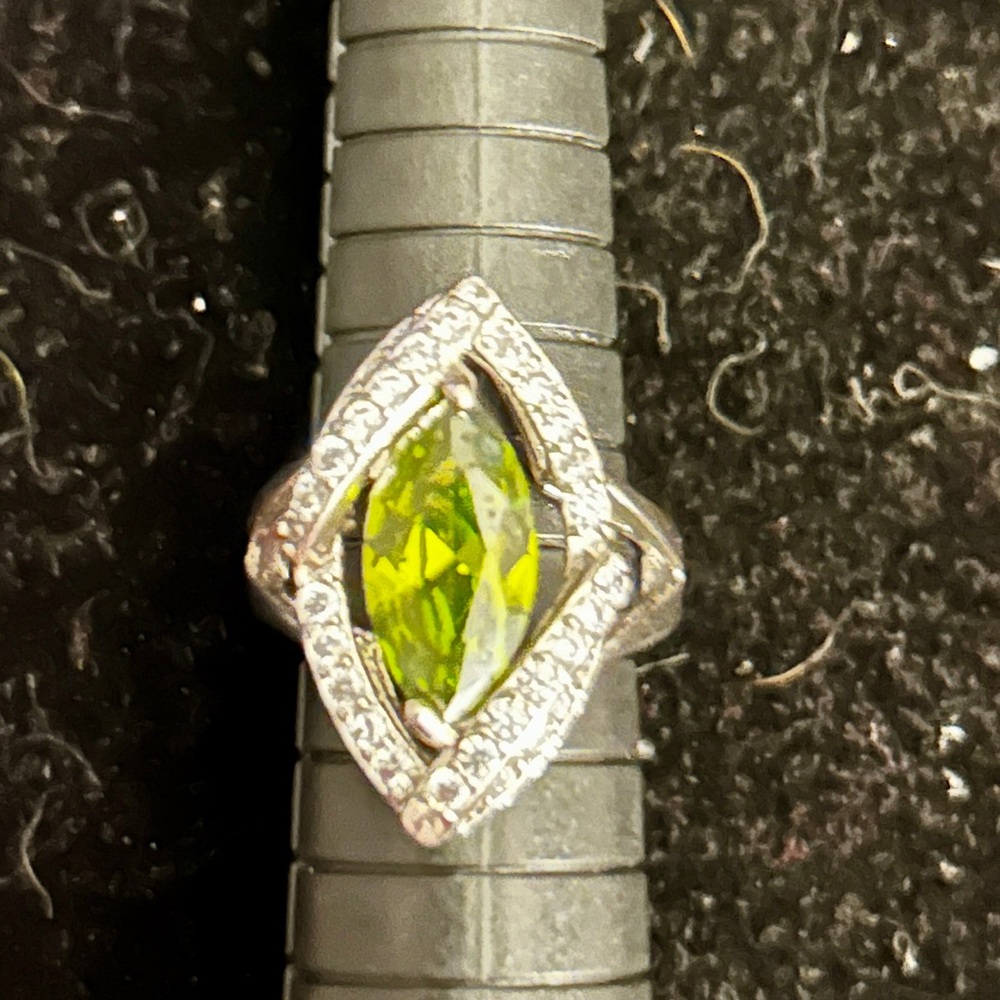 Silver 925 Ring with Peridot Gemstone and Crystal Accents size 5.75 - Picture 2 of 6